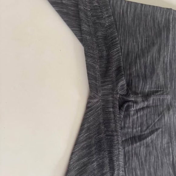 LULULEMON |SIZE 8| Align™ Super-High-Rise Short 10" | wee are from space - Picture 3 of 5